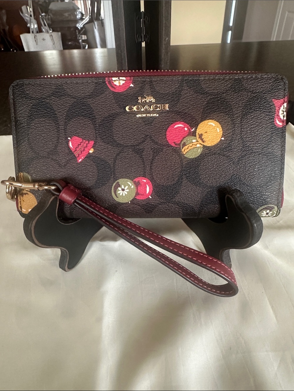 NWT Coach Long Zip Around Wallet/Wristlet with Ornament print C7411